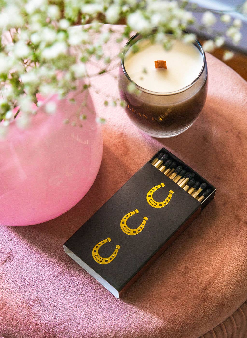 Black Oversized Horseshoe Matches
